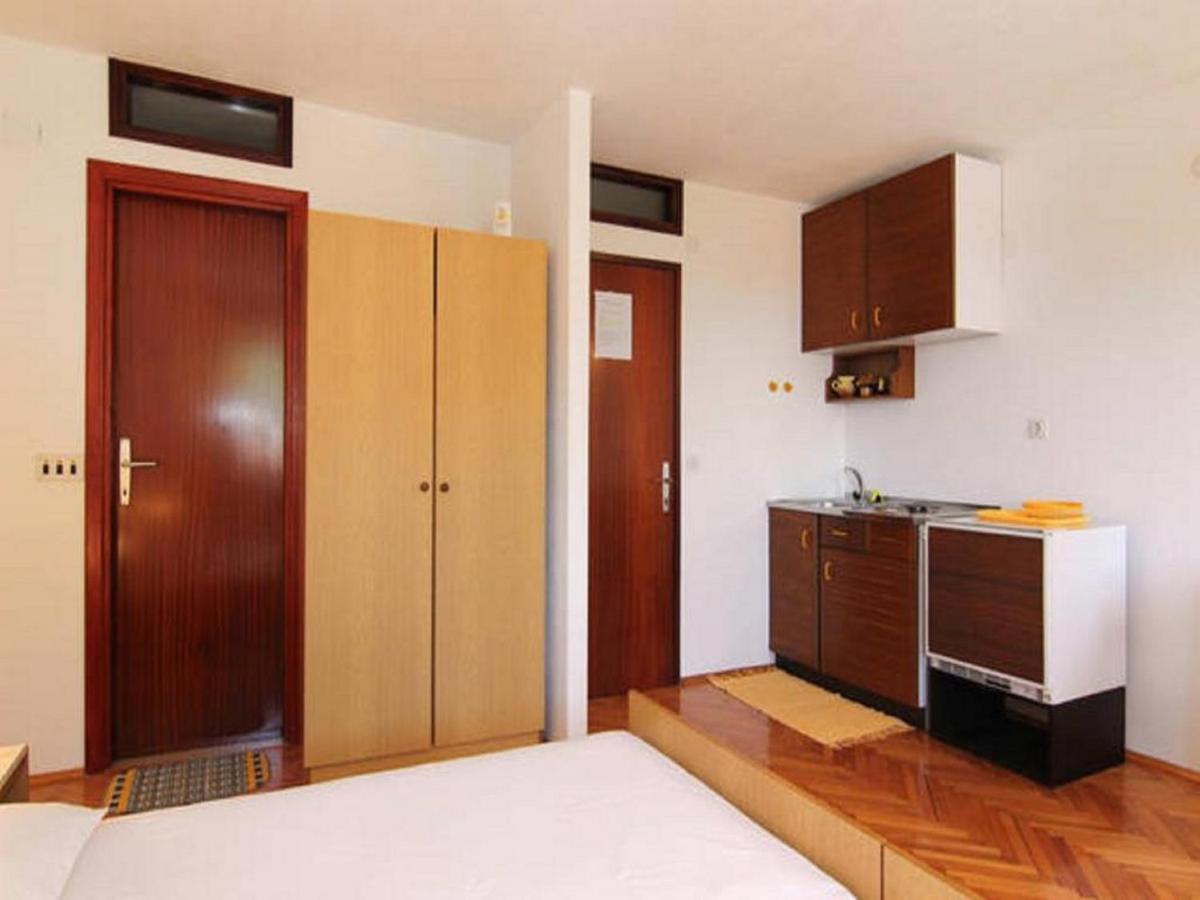 Apartments Nadia Bol Esterno foto
