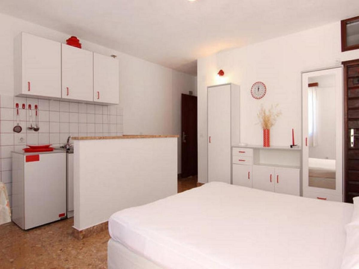 Apartments Nadia Bol Esterno foto